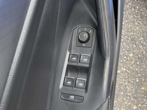 Used 2024 Volkswagen Jetta SE FWD image 18