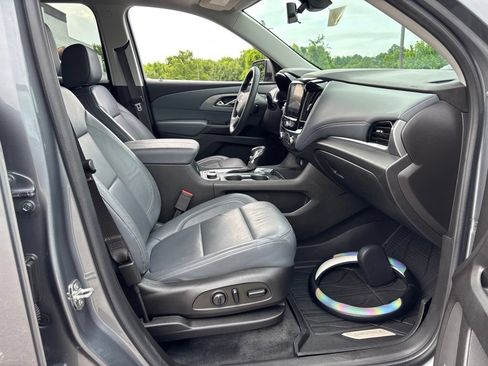 Used 2021 Chevrolet Traverse LT w/ LT Premium Package FWD image 23