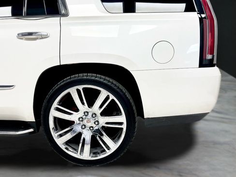 Used 2015 Cadillac Escalade Premium AWD/4WD image 35