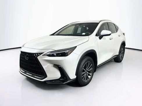 Used 2024 Lexus NX 250 FWD w/ Towing Package (2000 Lbs) image 3