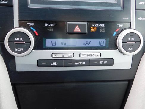 Used 2012 Toyota Camry XLE w/ Leather Pkg FWD image 13