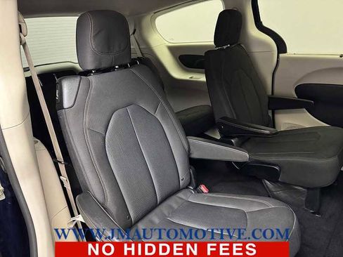 Used 2018 Chrysler Pacifica Touring Plus FWD image 21
