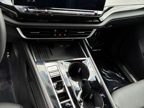 Used 2025 Volkswagen Atlas Cross Sport SE image 18