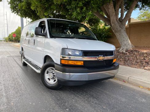 Used 2025 Chevrolet Express 2500 w/ Driver Convenience Package RWD image 4