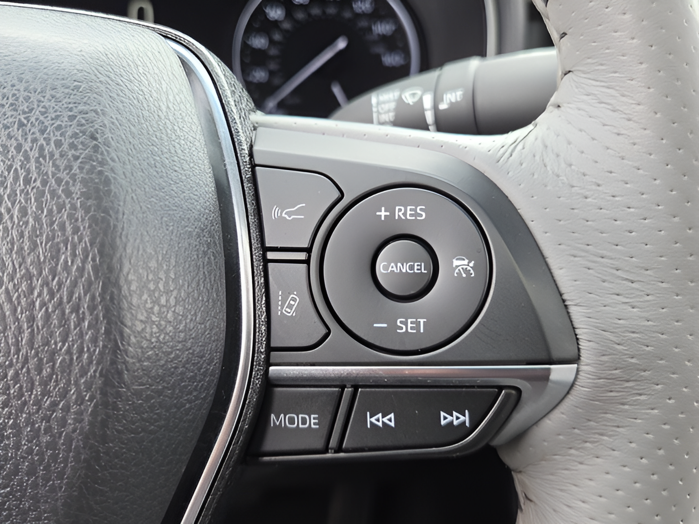 Used 2020 Toyota Avalon Limited FWD image 26