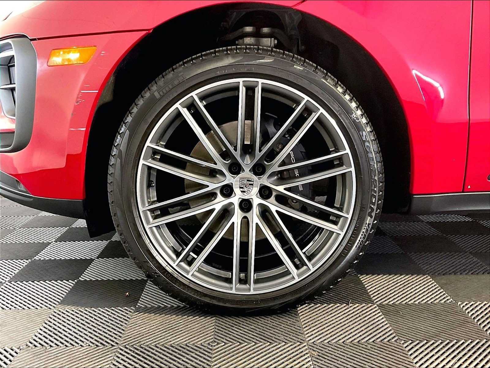 Used 2023 Porsche Macan AWD/4WD image 11