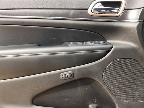 Used 2017 Jeep Grand Cherokee Limited w/ Luxury Group II image 20