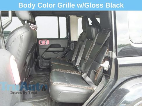 Used 2020 Jeep Wrangler Unlimited Sahara AWD/4WD image 38