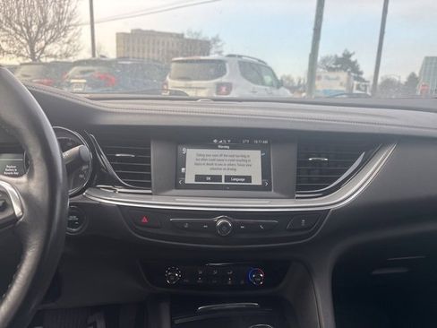 Used 2018 Buick Regal Preferred image 16