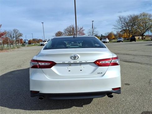 Used 2018 Toyota Camry XLE image 7