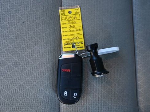 Used 2020 Jeep Grand Cherokee Laredo image 28