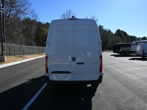 Used 2025 Mercedes-Benz Sprinter 2500 image 28