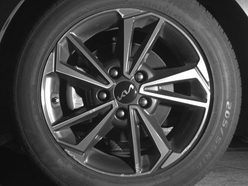 Used 2024 Kia Forte LXS image 17