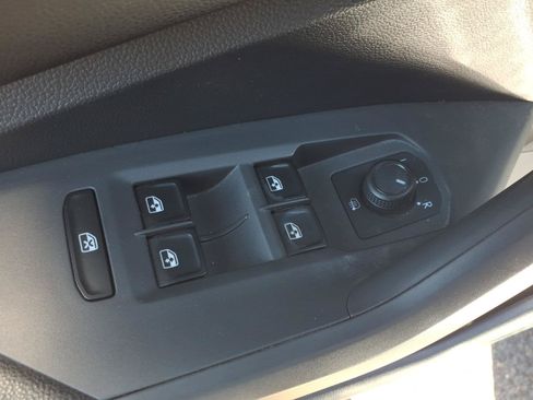 Used 2019 Volkswagen Jetta SE FWD image 20