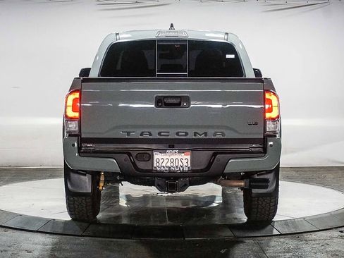 Certified 2022 Toyota Tacoma TRD Off-Road w/ Advanced Technology Package AWD/4WD image 4