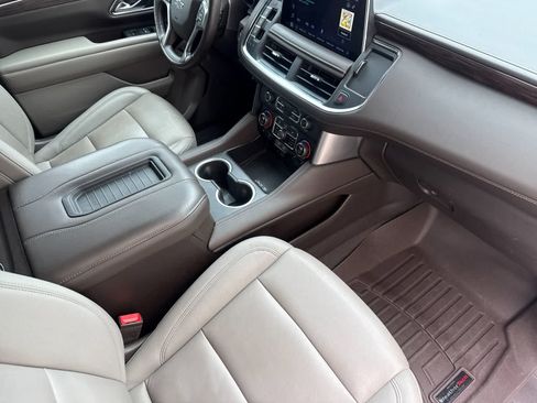 Used 2022 Chevrolet Tahoe Z71 w/ Luxury Package AWD/4WD image 17