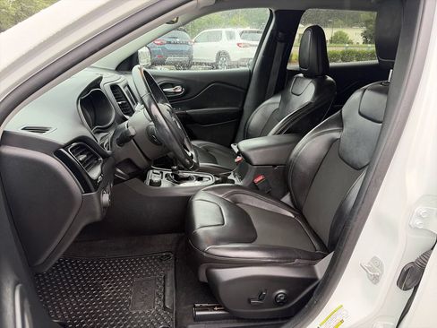 Used 2020 Jeep Cherokee Latitude Plus AWD/4WD image 10