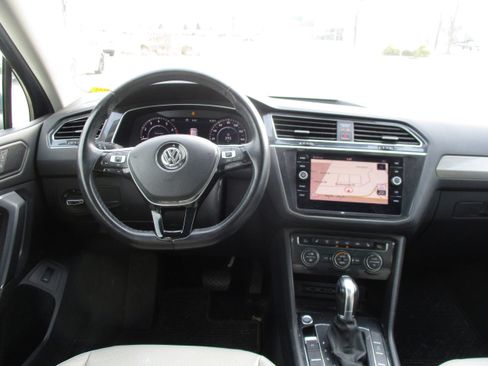 Used 2019 Volkswagen Tiguan SEL w/ 3rd Row Seat Package image 9