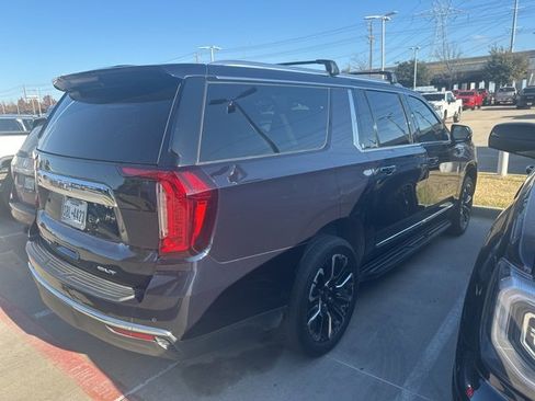 Used 2022 GMC Yukon XL SLT w/ SLT Premium Package image 3