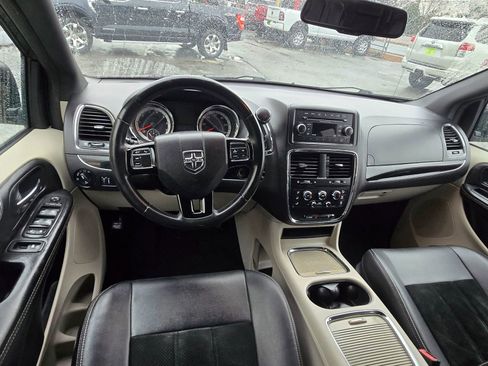 Used 2017 Dodge Grand Caravan SXT image 5