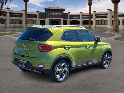 Used 2024 Hyundai Venue SEL FWD image 8