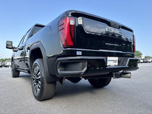 Used 2025 GMC Sierra 2500 Denali Ultimate AWD/4WD image 8