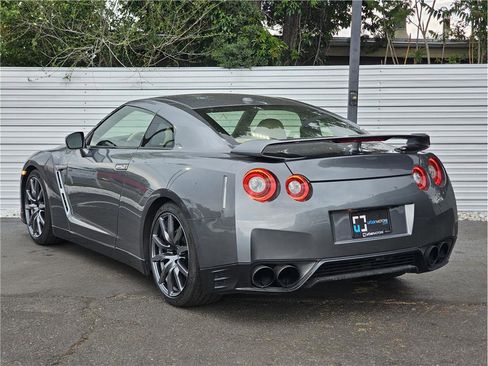 Used 2015 Nissan GT-R Premium AWD/4WD image 6