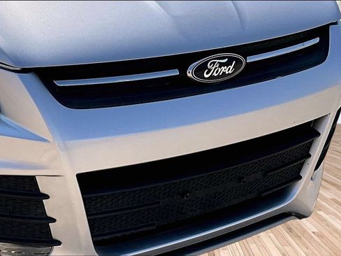 Used 2015 Ford Escape SE FWD image 25