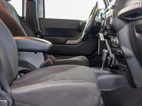 Used 2018 Jeep Wrangler Unlimited Sport S image 6