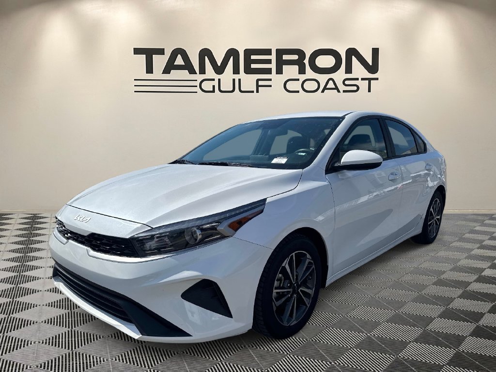 Used 2024 Kia Forte LXS FWD image 3