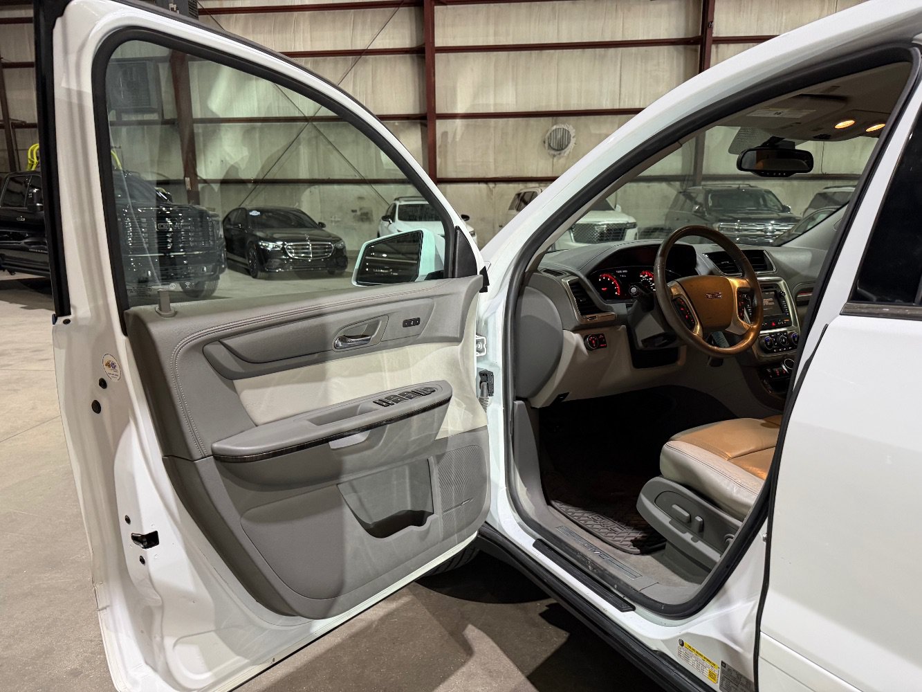 Used 2017 GMC Acadia Limited SLT FWD image 12