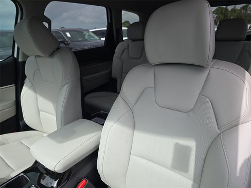 New 2025 Kia Telluride S image 22