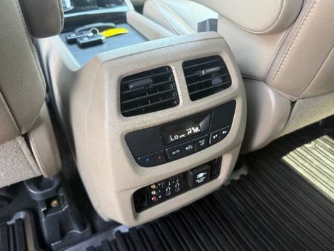 Used 2016 Honda Pilot Touring image 20