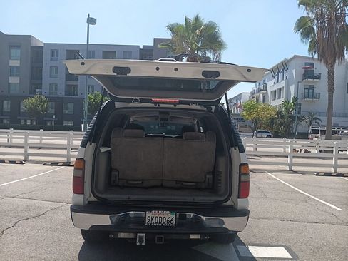 Used 2004 GMC Yukon SLE w/ Cargo Package RWD image 9