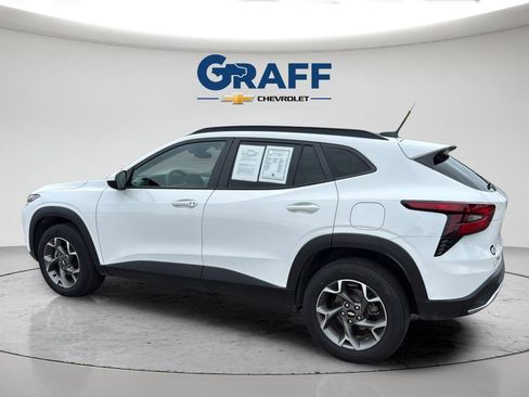 Used 2024 Chevrolet Trax LT FWD image 4