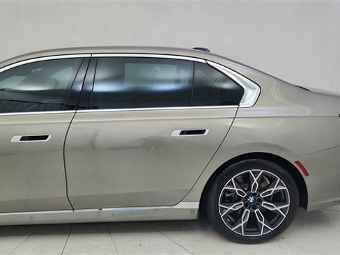 Used 2025 BMW i7 eDrive50 image 11