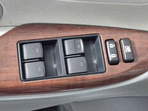 Used 2013 Toyota Sienna XLE image 17