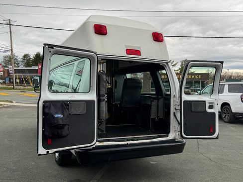 Used 2011 Ford E-350 and Econoline 350 Extended Super Duty w/ PWR Group RWD image 20