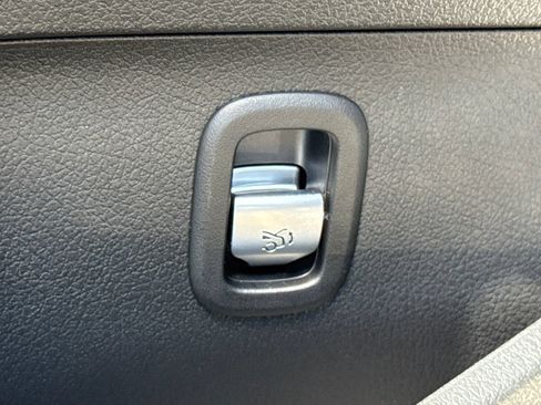 Used 2023 Mercedes-Benz C 300 4MATIC Sedan image 25
