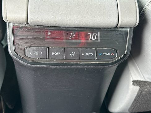 Used 2023 Toyota Highlander LE FWD image 22
