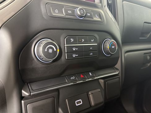 Used 2020 Chevrolet Silverado 1500 Custom w/ Custom Value Package AWD/4WD image 17