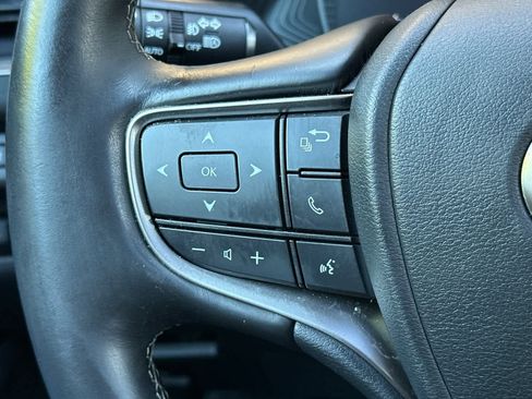 Used 2019 Lexus UX 200 w/ Premium Package image 27