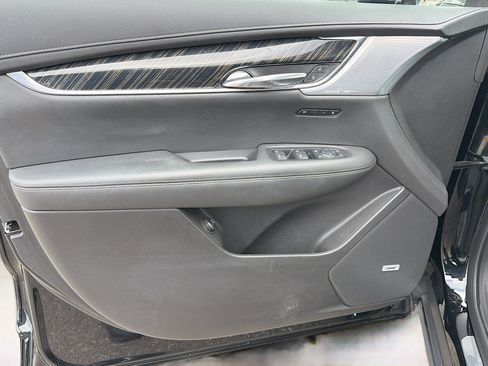 Used 2023 Cadillac XT6 Premium Luxury image 24