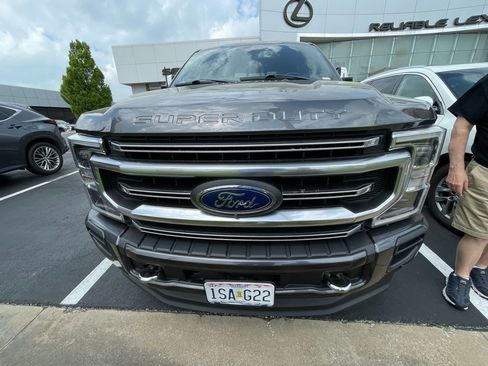 Used 2020 Ford F250 Platinum w/ FX4 Off-Road Package AWD/4WD image 1