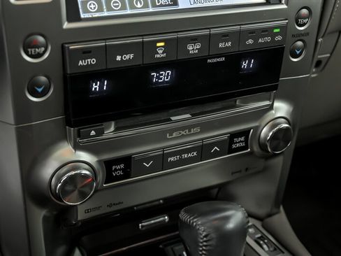 Used 2018 Lexus GX 460 image 29