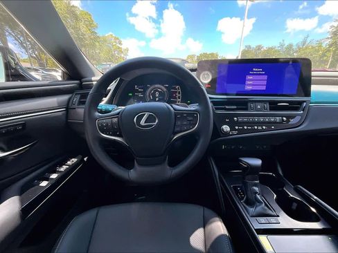 Used 2025 Lexus ES 300h w/ Premium Package FWD image 6