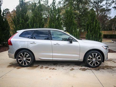Used 2025 Volvo XC60 B5 Plus image 11