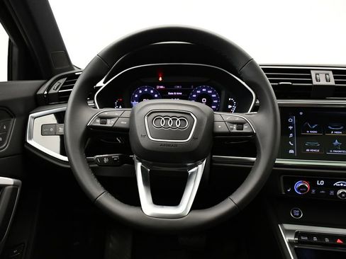 Used 2025 Audi Q3 2.0T Premium w/ Convenience Package image 23