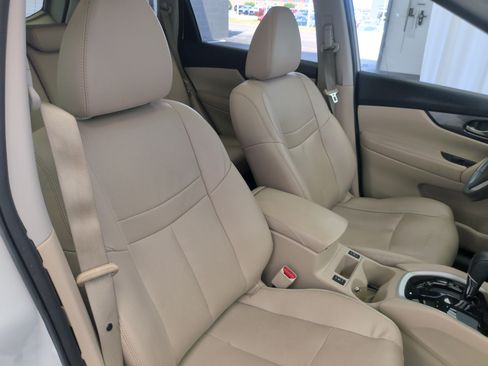 Used 2016 Nissan Rogue SL w/ SL Premium Package FWD image 13