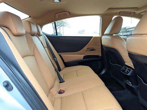 Used 2022 Lexus ES 350 w/ Premium Package image 25